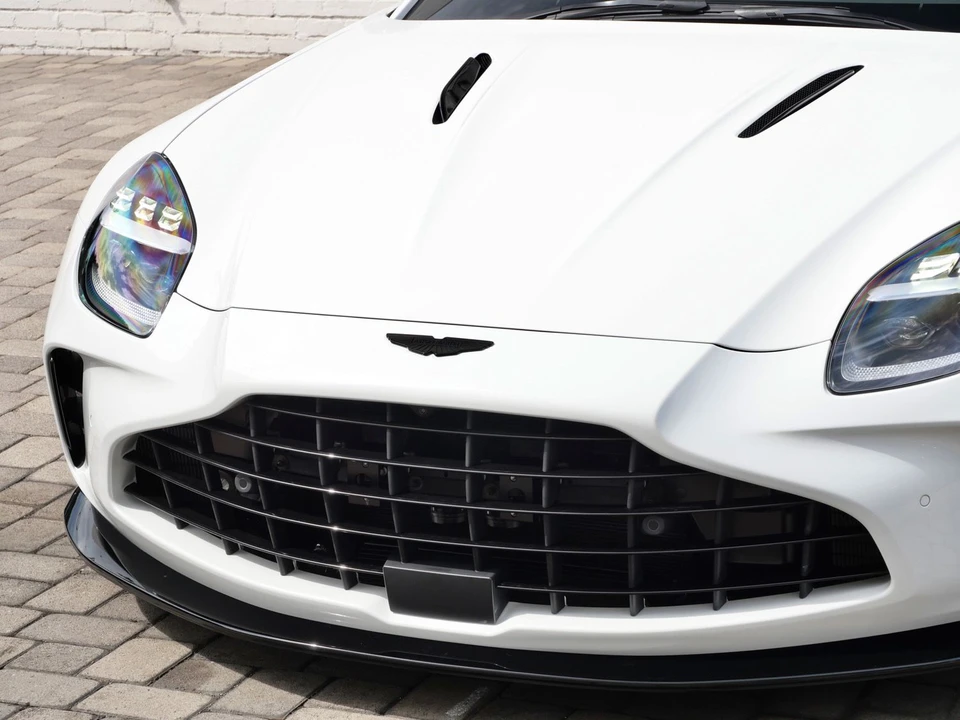 2026 Aston Martin V8 Vantage (2019+) - Image 15 of 26