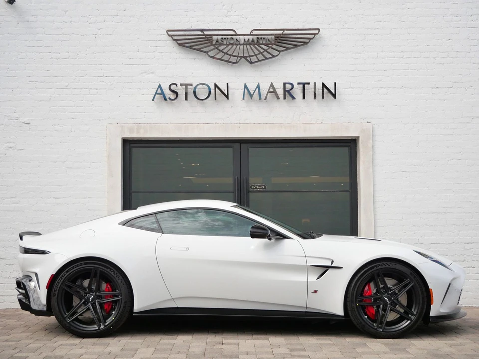 2026 Aston Martin V8 Vantage (2019+) - Image 13 of 26