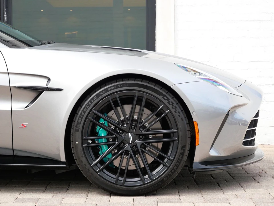 2026 Aston Martin V8 Vantage (2019+) - Image 4 of 27