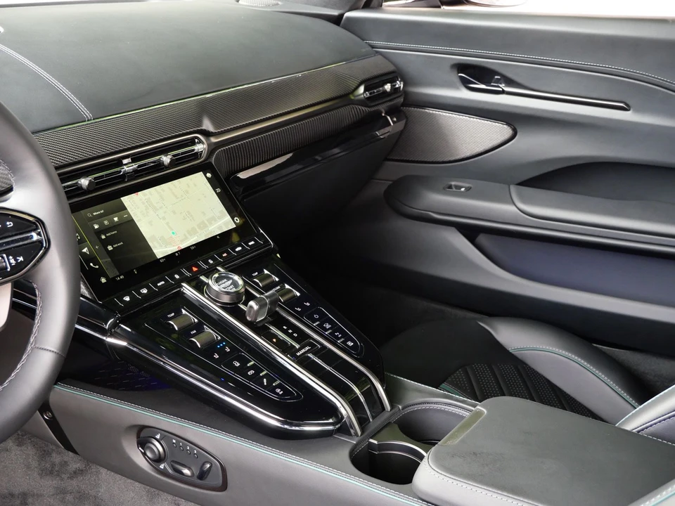 2026 Aston Martin V8 Vantage (2019+) - Image 20 of 27