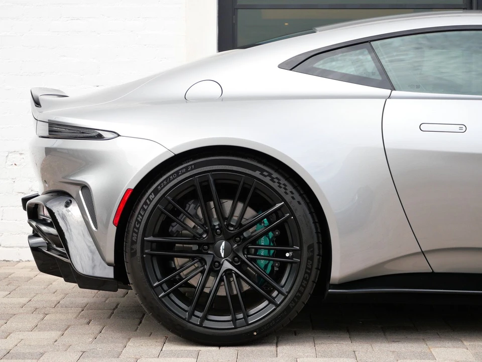 2026 Aston Martin V8 Vantage (2019+) - Image 15 of 27