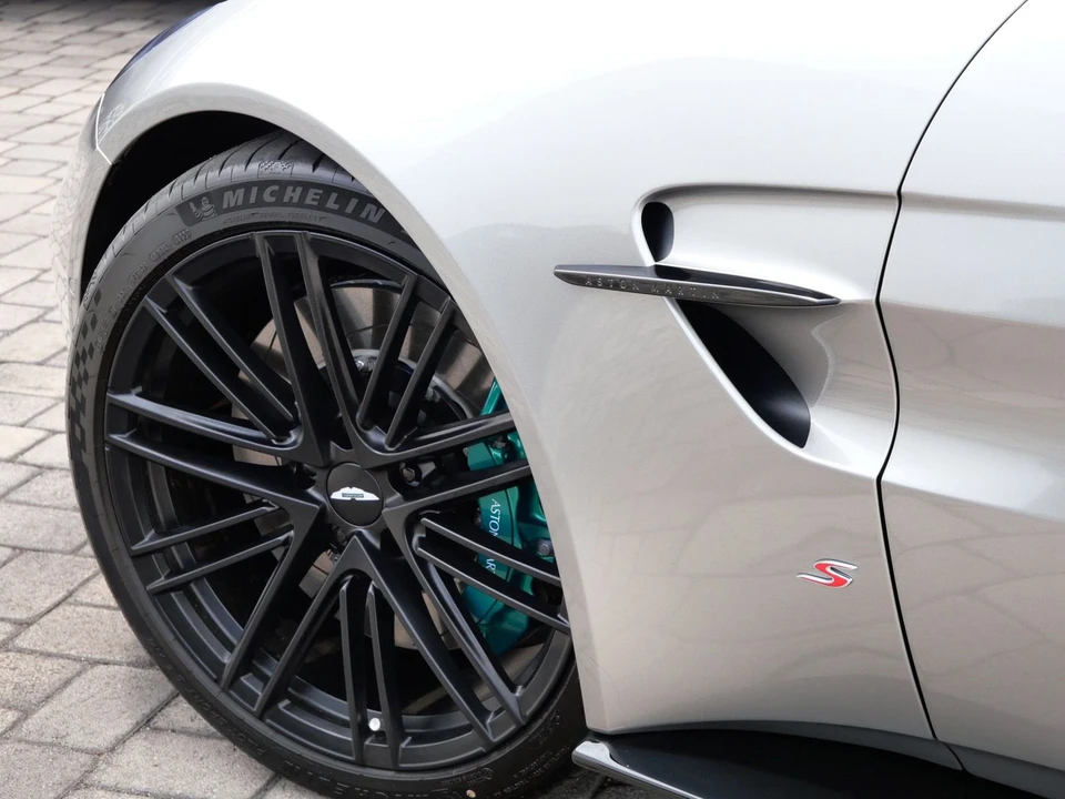 2026 Aston Martin V8 Vantage (2019+) - Image 9 of 27