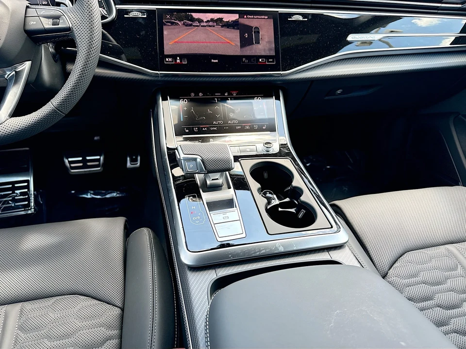 2026 Audi RS Q8 Performance - Image 18 of 31