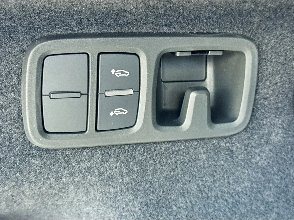 2026 Audi RS Q8 Performance - Image 11 of 31