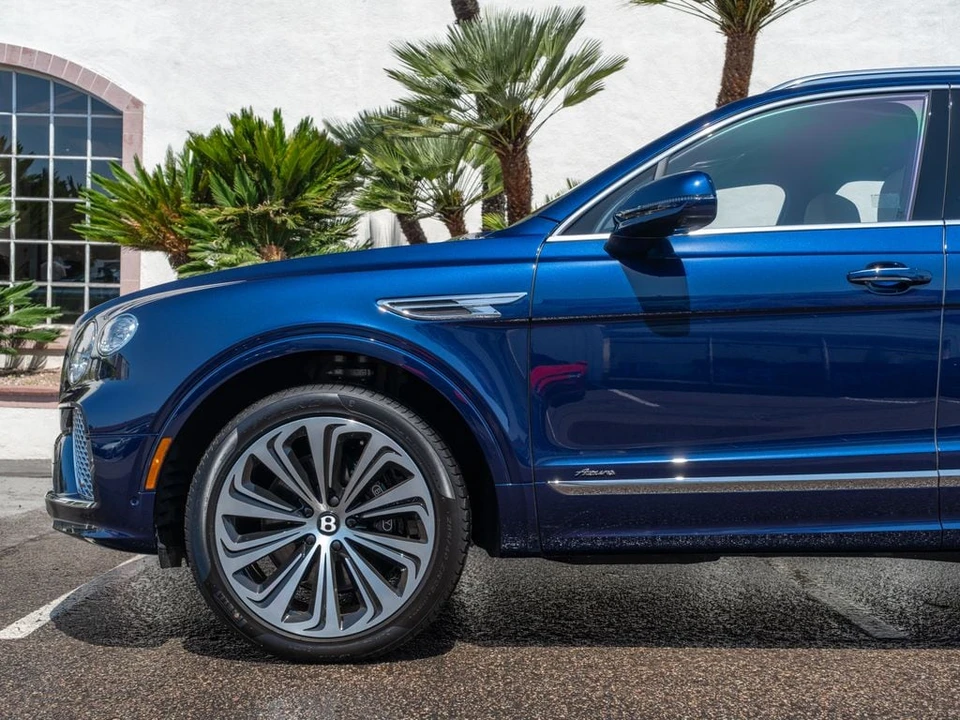 2026 Bentley Bentayga - Image 26 of 31