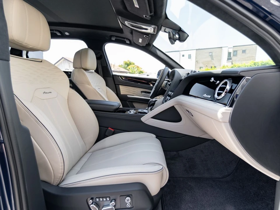 2026 Bentley Bentayga - Image 24 of 31