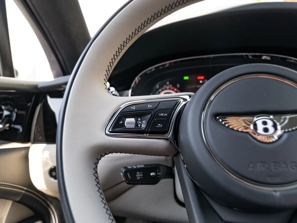 2026 Bentley Bentayga - Image 8 of 31