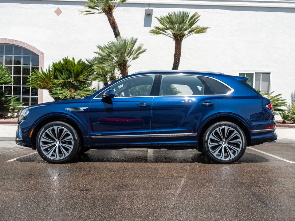 2026 Bentley Bentayga - Image 5 of 31