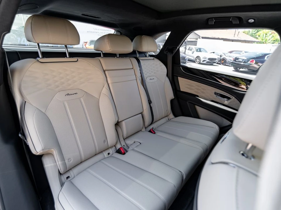 2026 Bentley Bentayga - Image 22 of 31