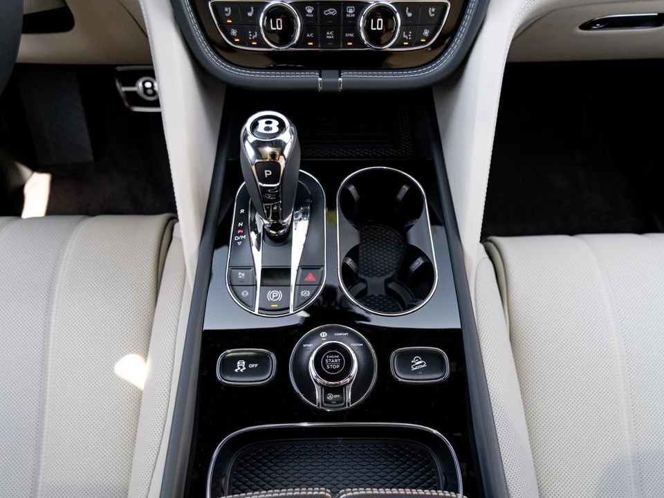 2026 Bentley Bentayga - Image 25 of 31