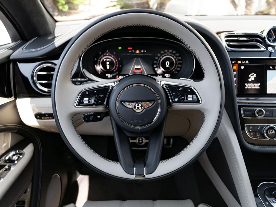 2026 Bentley Bentayga - Image 2 of 31