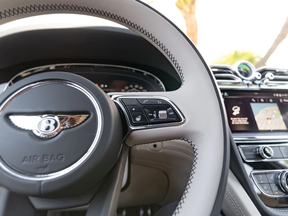 2026 Bentley Bentayga - Image 9 of 31