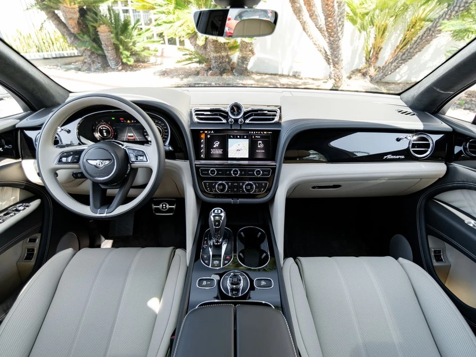 2026 Bentley Bentayga - Image 4 of 31