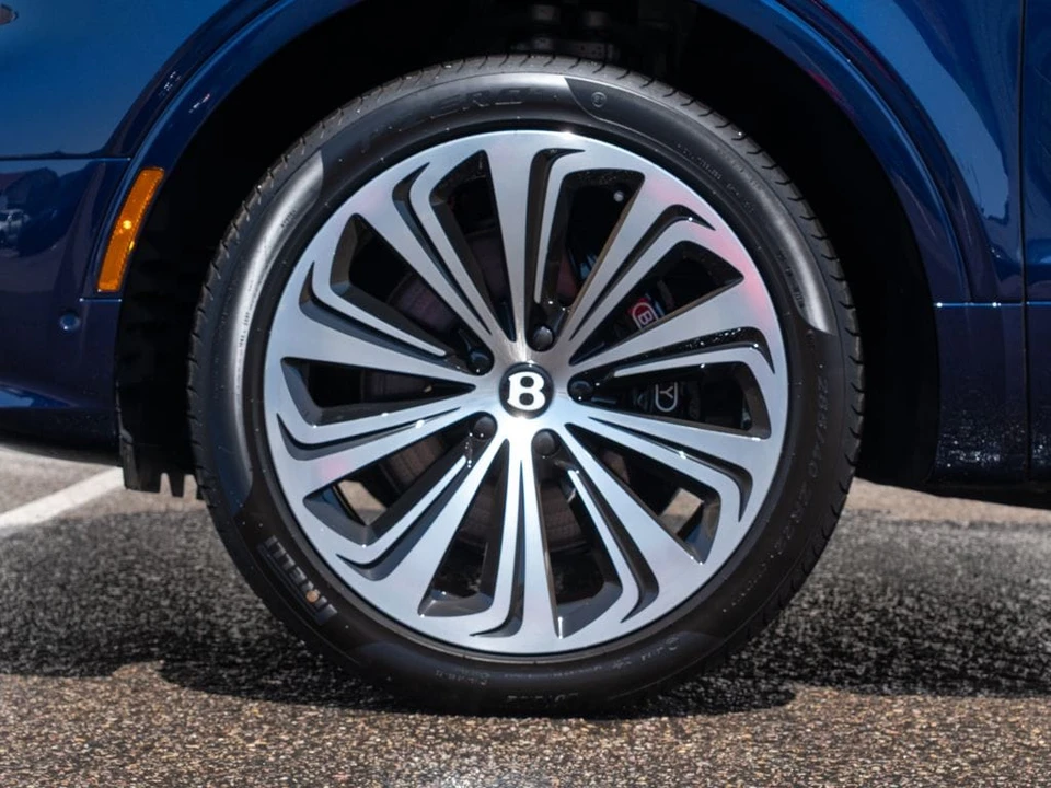 2026 Bentley Bentayga - Image 6 of 31