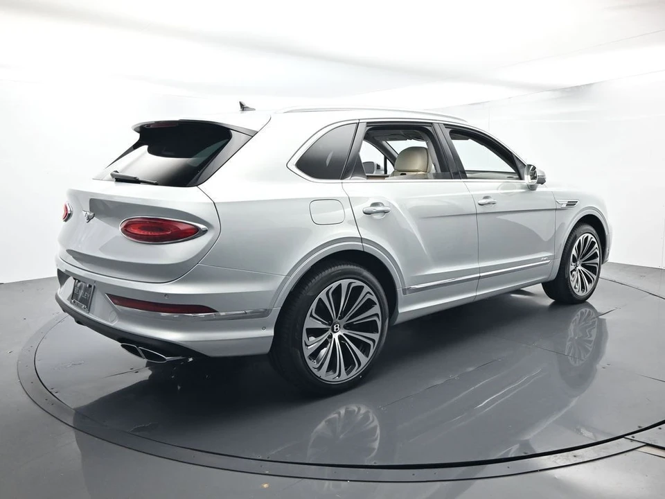 2026 Bentley Bentayga - Image 2 of 31