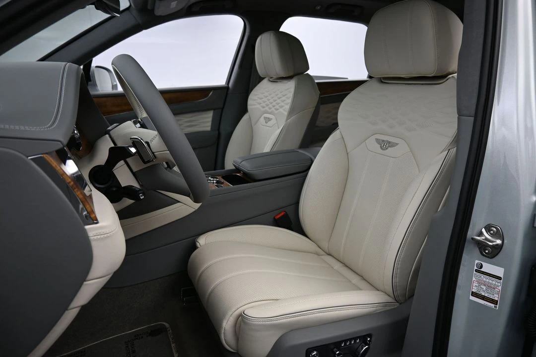 2026 Bentley Bentayga - Image 7 of 31