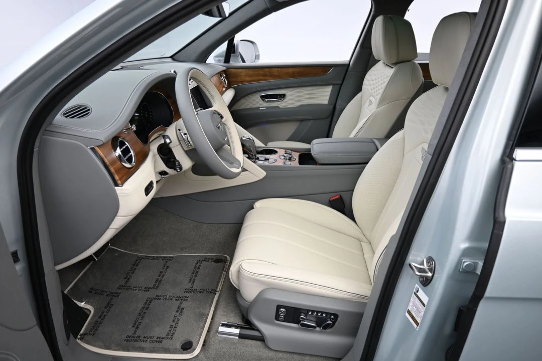 2026 Bentley Bentayga - Image 8 of 31