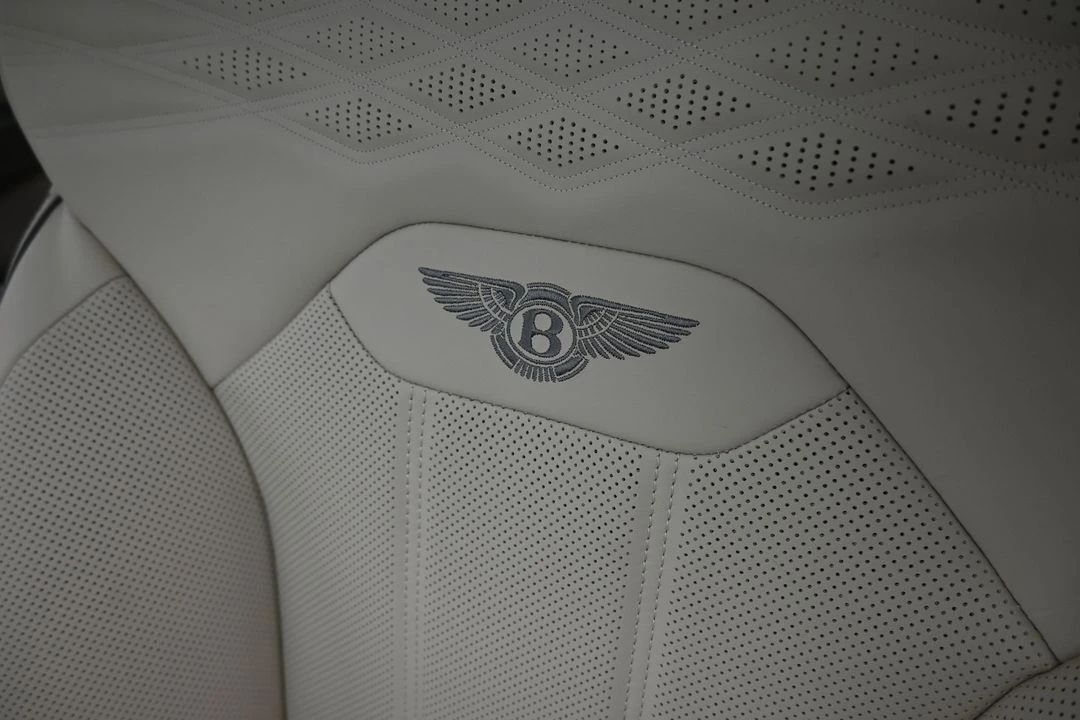 2026 Bentley Bentayga - Image 9 of 31