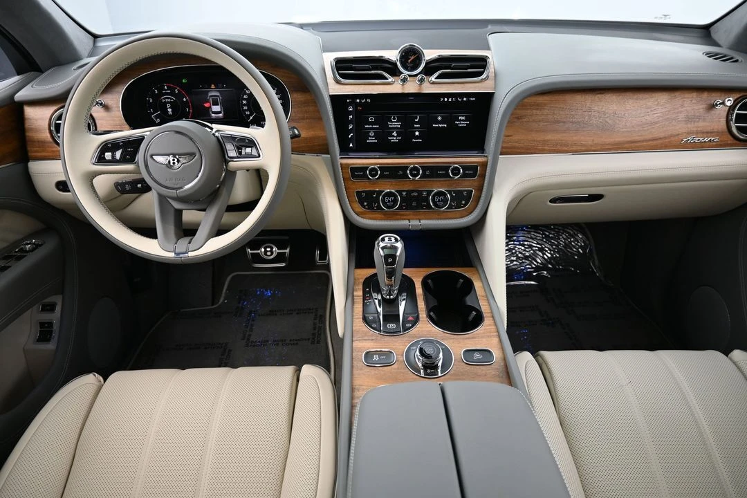 2026 Bentley Bentayga - Image 10 of 31