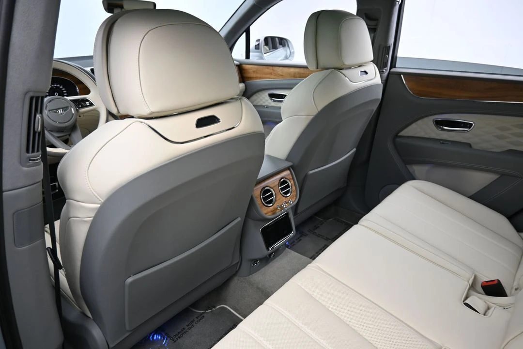 2026 Bentley Bentayga - Image 12 of 31