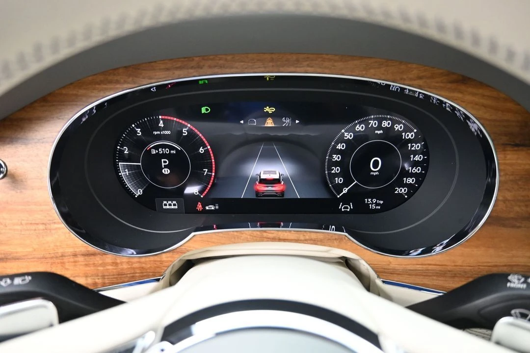 2026 Bentley Bentayga - Image 15 of 31