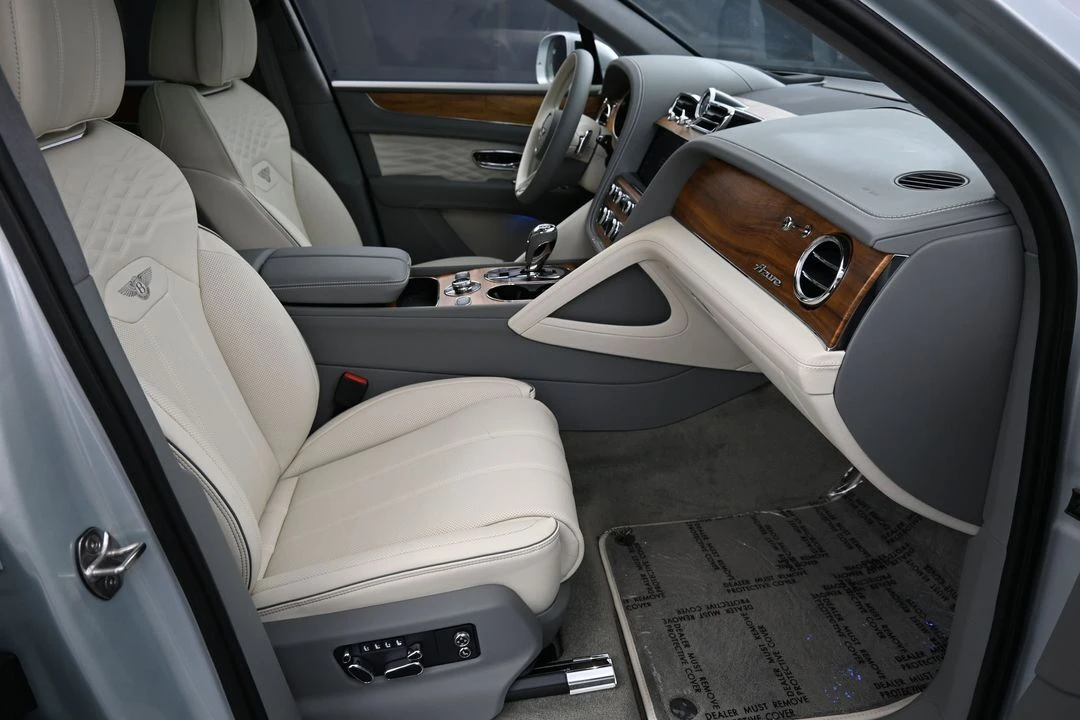 2026 Bentley Bentayga - Image 23 of 31