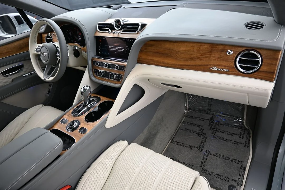 2026 Bentley Bentayga - Image 25 of 31