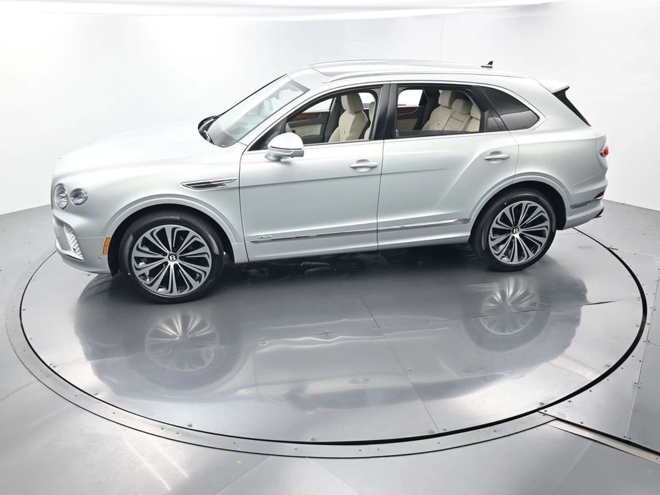 2026 Bentley Bentayga - Image 29 of 31