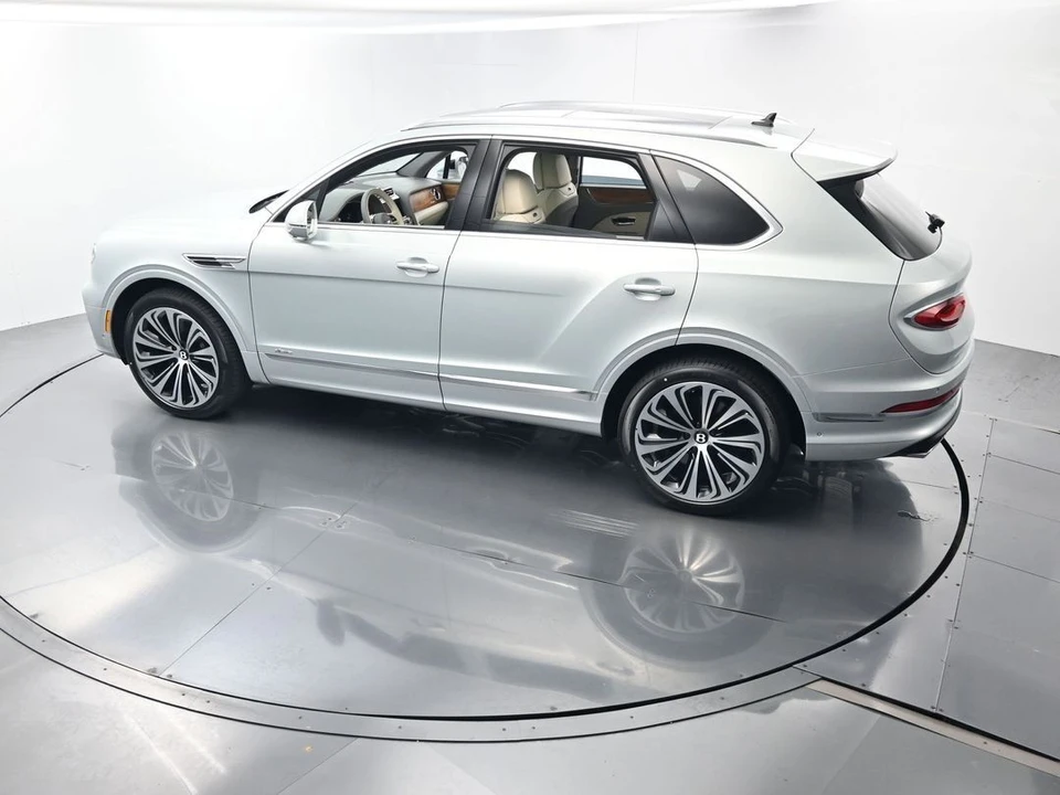 2026 Bentley Bentayga - Image 30 of 31