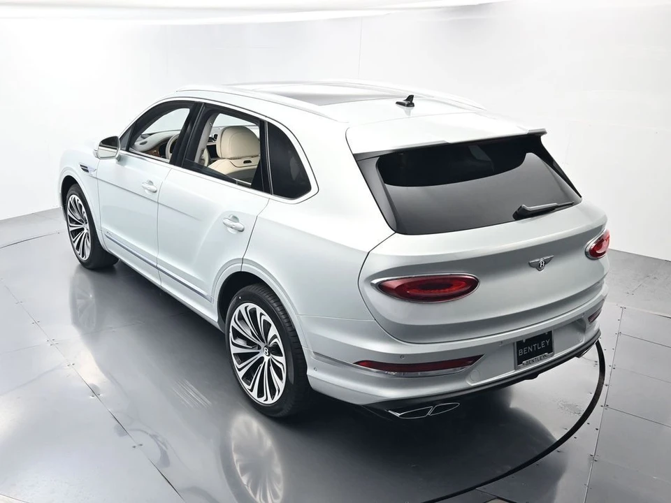 2026 Bentley Bentayga - Image 31 of 31