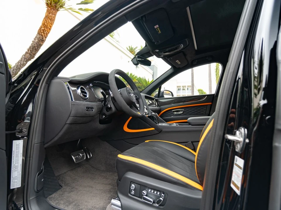 2026 Bentley Bentayga Speed - Image 11 of 31