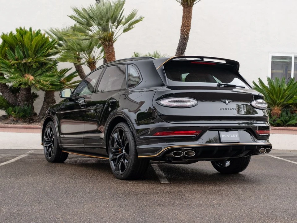 2026 Bentley Bentayga Speed - Image 3 of 31