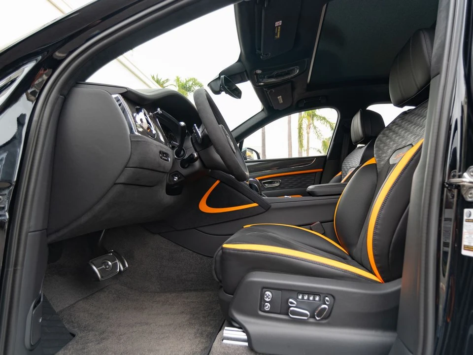 2026 Bentley Bentayga Speed - Image 18 of 31