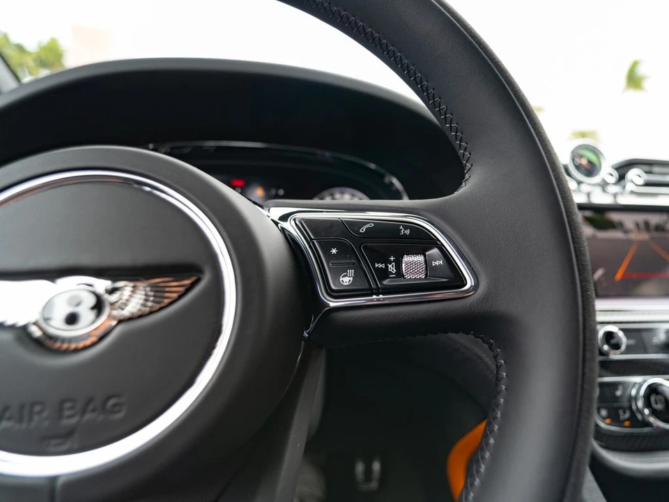 2026 Bentley Bentayga Speed - Image 16 of 31