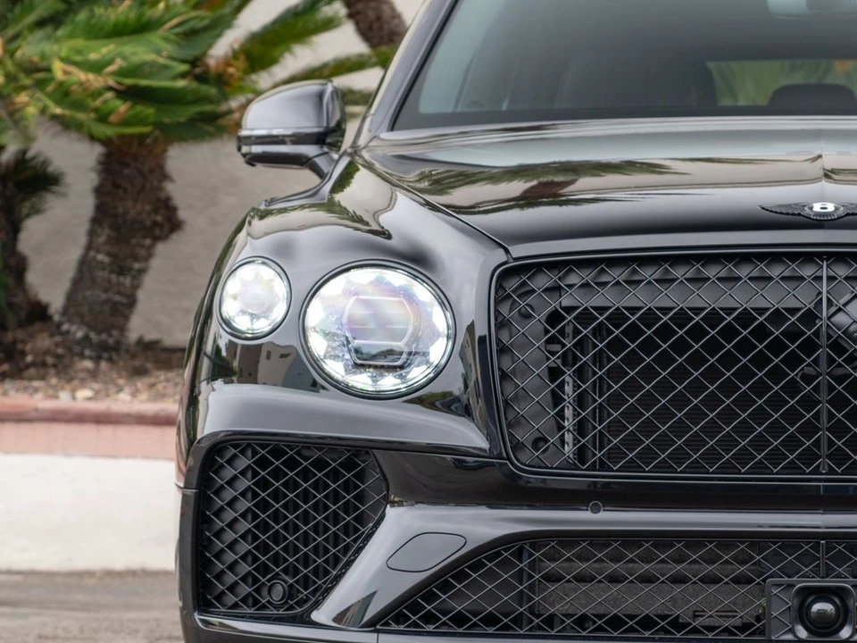 2026 Bentley Bentayga Speed - Image 9 of 31