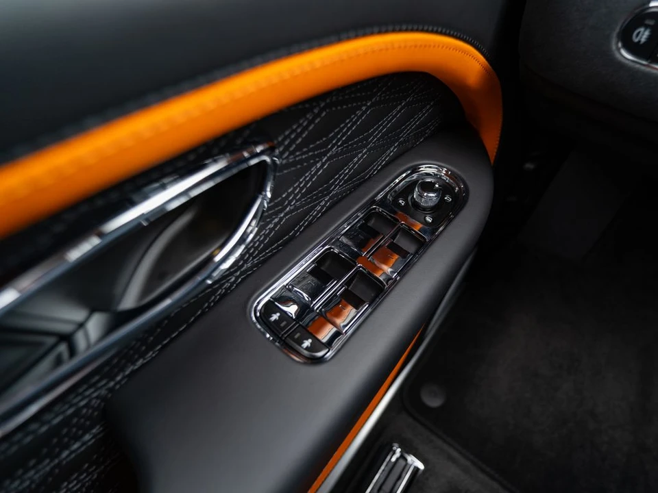 2026 Bentley Bentayga Speed - Image 17 of 31