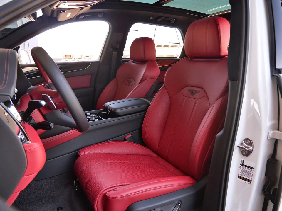 2026 Bentley Bentayga - Image 23 of 25