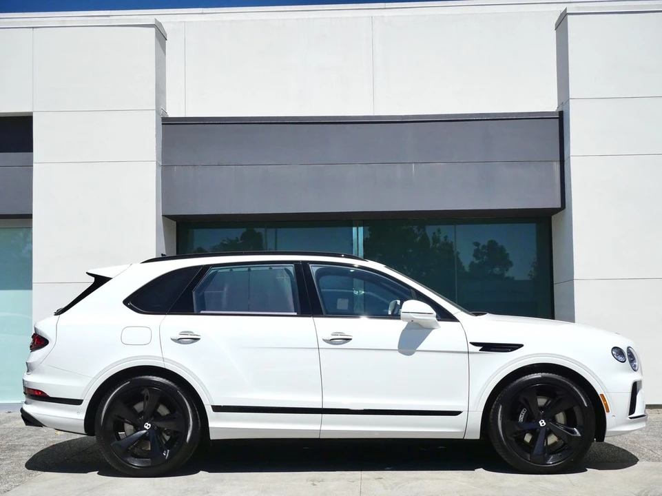 2026 Bentley Bentayga - Image 5 of 25