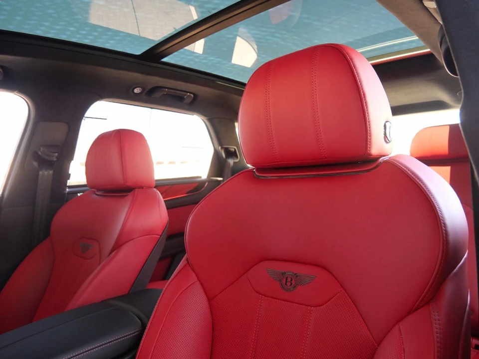 2026 Bentley Bentayga - Image 24 of 25