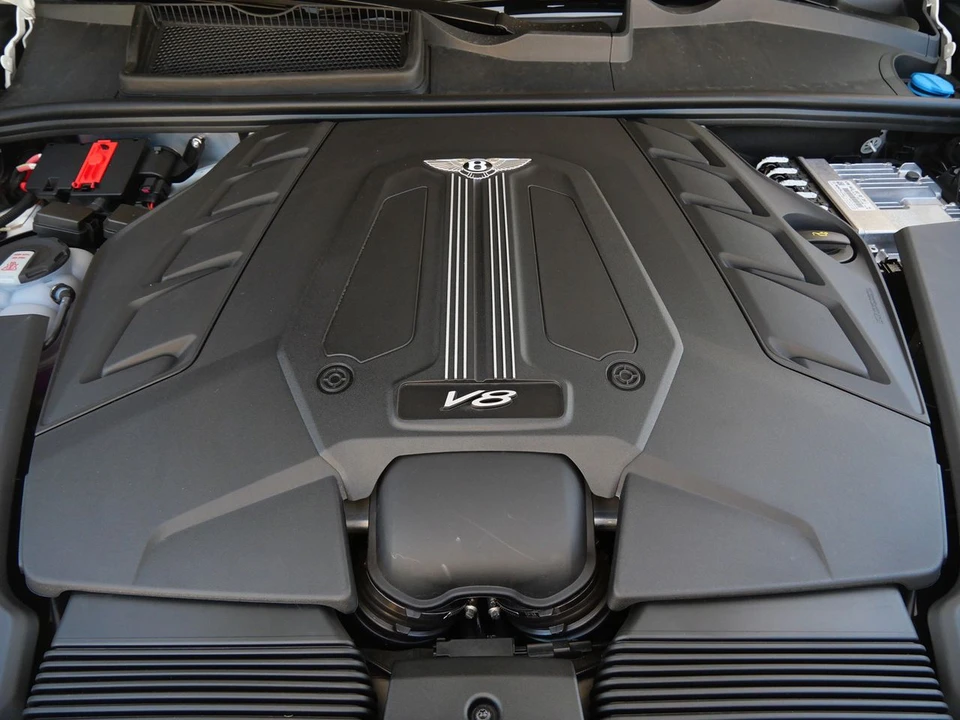 2026 Bentley Bentayga - Image 19 of 25