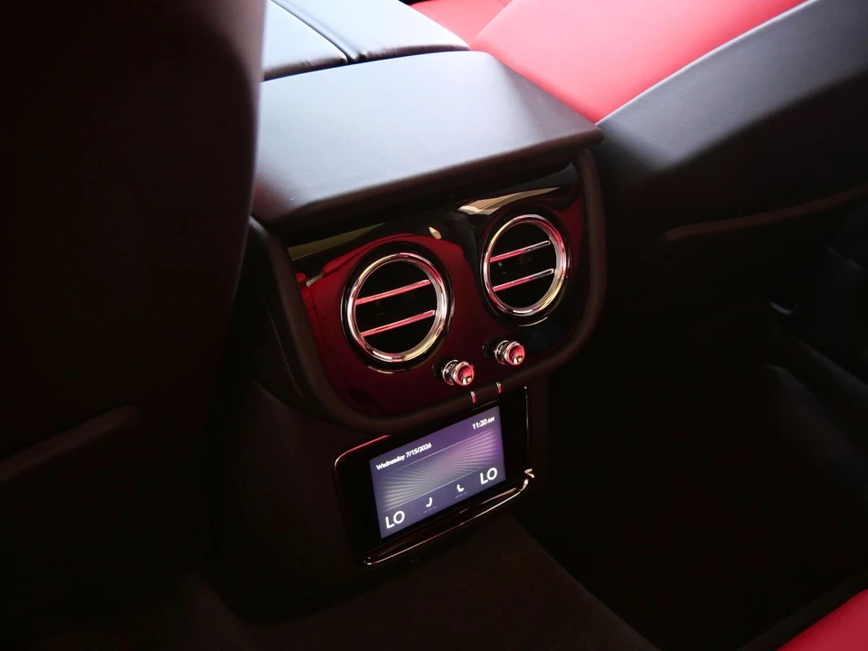 2026 Bentley Bentayga - Image 17 of 25