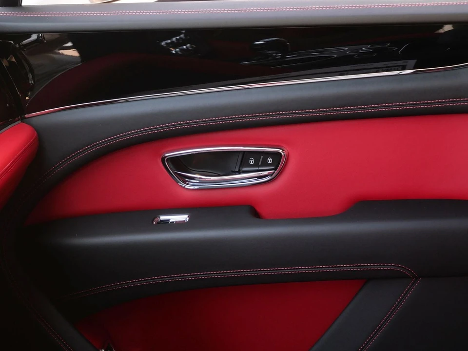 2026 Bentley Bentayga - Image 14 of 25