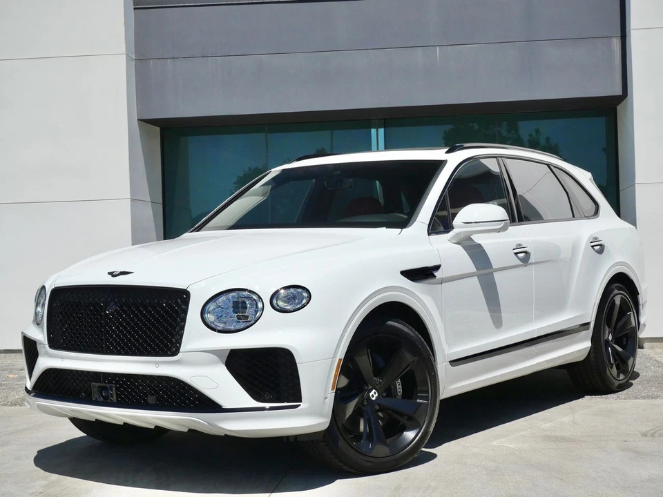 2026 Bentley Bentayga - Image 9 of 25