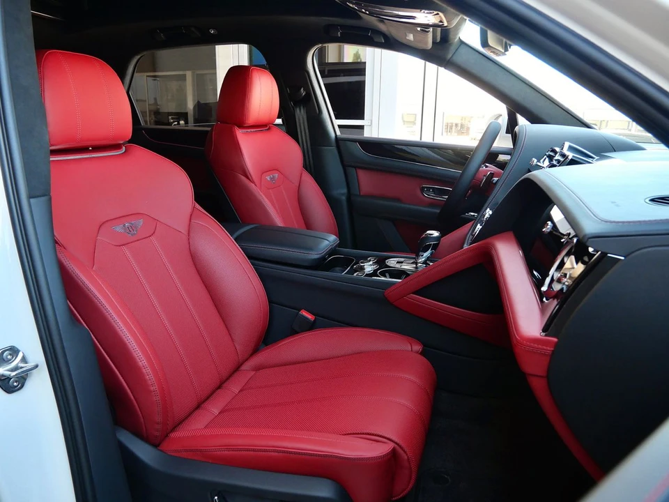 2026 Bentley Bentayga - Image 21 of 25