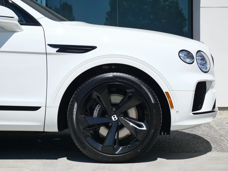 2026 Bentley Bentayga - Image 6 of 25