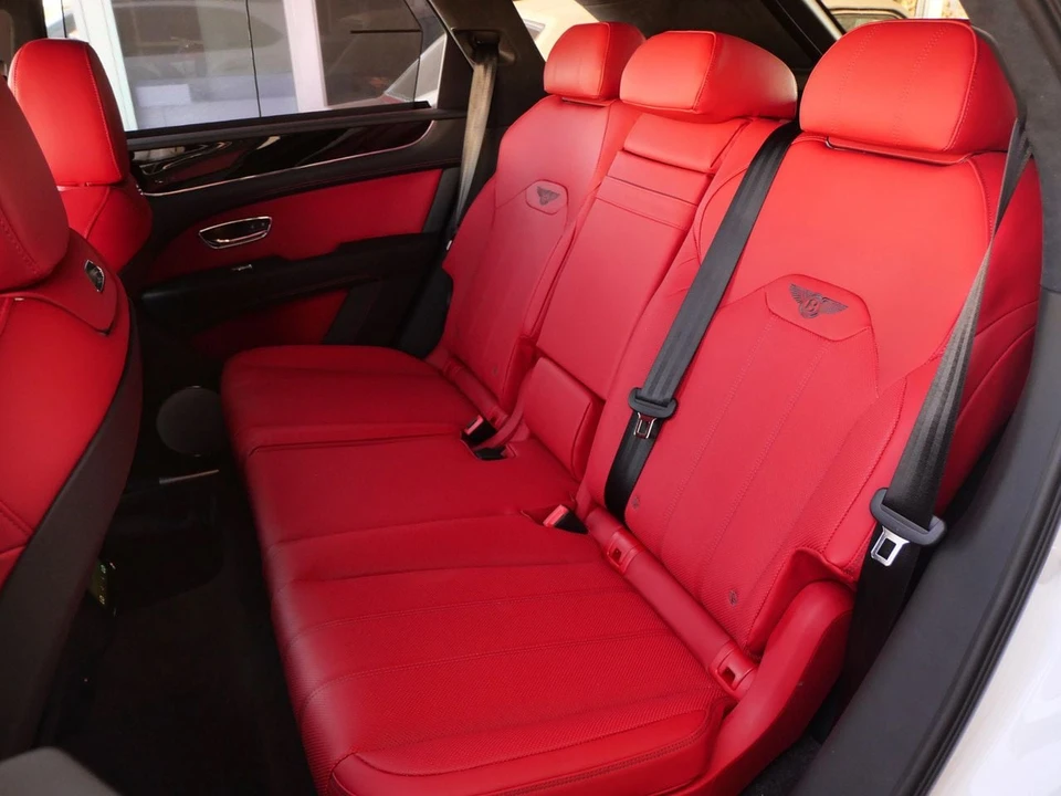 2026 Bentley Bentayga - Image 16 of 25