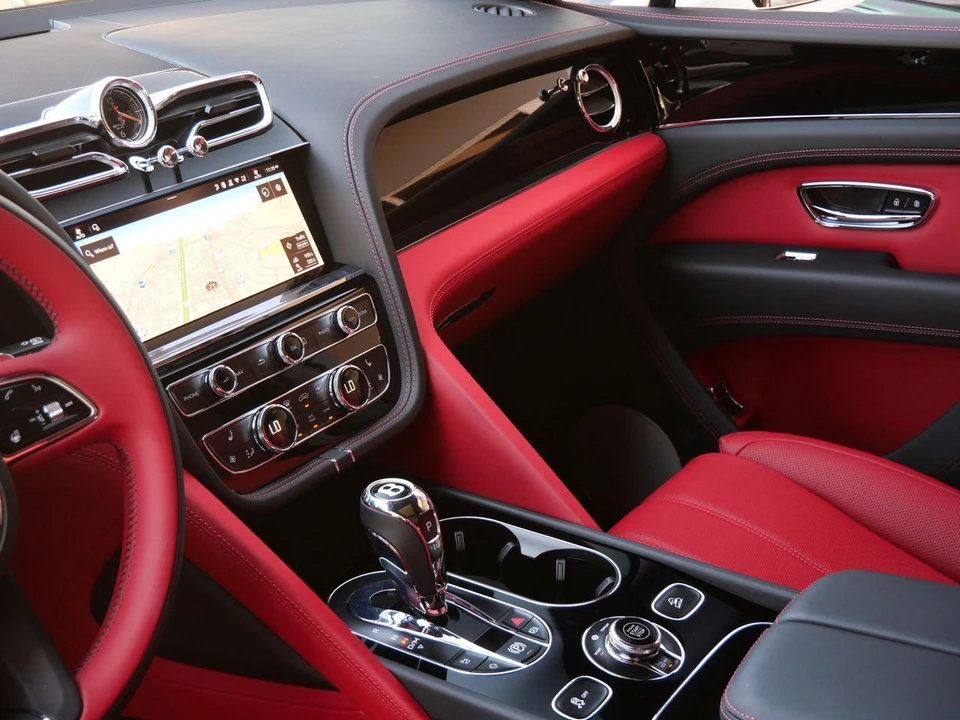 2026 Bentley Bentayga - Image 13 of 25