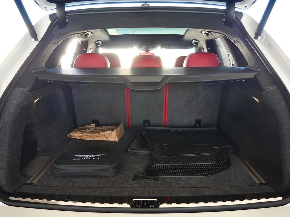 2026 Bentley Bentayga - Image 18 of 25