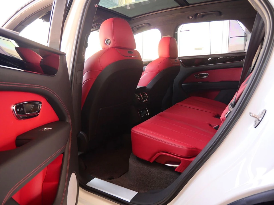 2026 Bentley Bentayga - Image 15 of 25