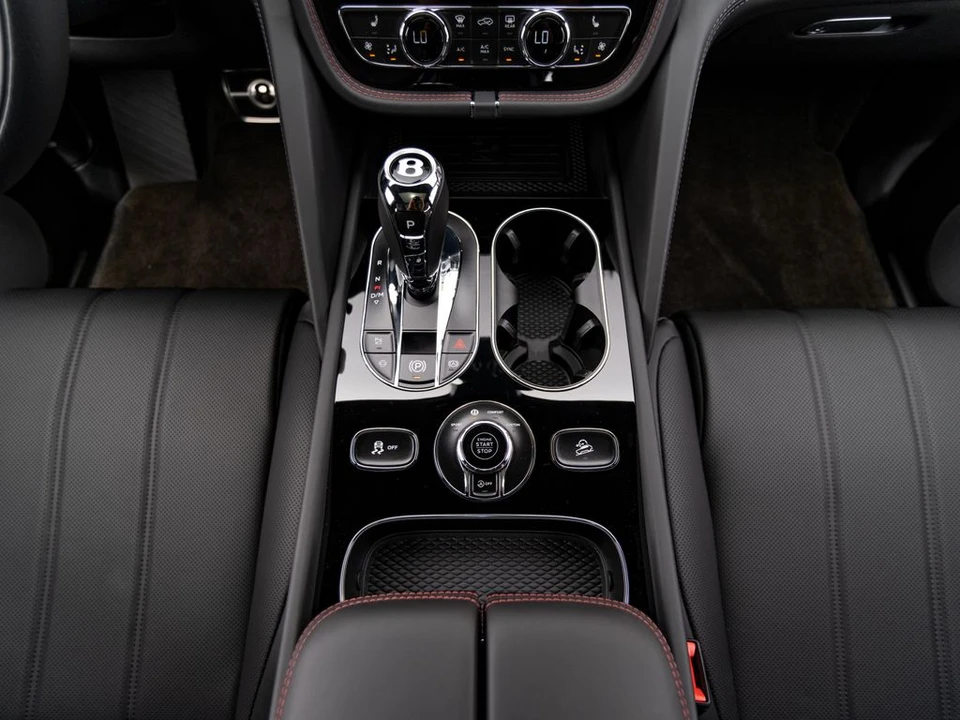 2026 Bentley Bentayga - Image 25 of 31